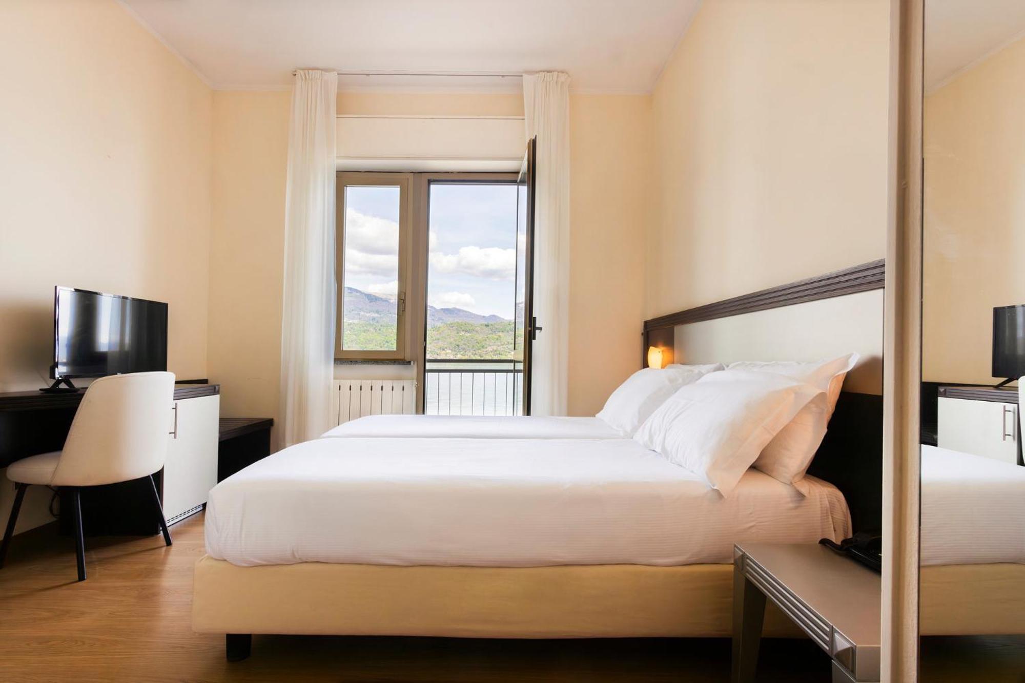 Hotel Carillon Baveno Esterno foto